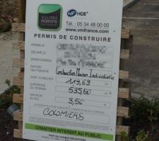 Le permis de construire de la maison du fond. C'est un plain-pied, probablement même en toit terrasse