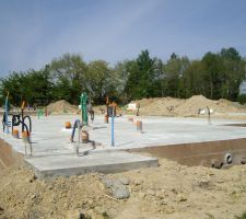 Dalle coulée avec emplacement pompe à chaleur