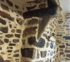 Le plafond de la chemin&eacute;e du RDC