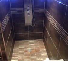 Salle de bain coin douche italienne