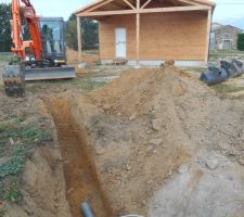 Création de l'évacuation des eaux clarifiées à rejoindre le fossé devant la maison