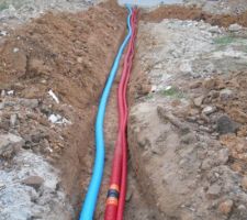 Travaux de raccordement micro station maison et récupération des buses d'évacuation des eaux de pluies sur le devant du terrain