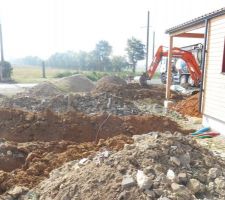 Travaux de raccordement aux compteurs, eau et edf, et création d'une tranchée avec passage de gaine pour un futur éclairage d'appoint