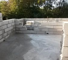 Maçonnerie bureau en demi niveau en cours