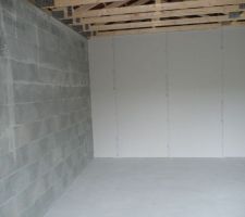 Isolation extérieure de la maison par le garage
