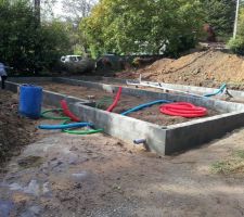 Vue du futur vide sanitaire, nous sommes satisfaits du positionnement de la maison sur le terrain.