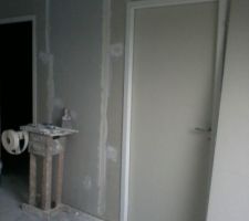 Palier de l'&eacute;tage : vue sur 2 chambres