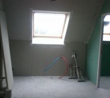 Palier (sur la droite la salle de bain)