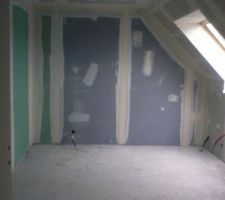 Une des 3 chambres de l'etage