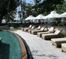 La piscine de notre suite junior (61m² avec terrasse meublé individuelle) à Mahé.
C'est un immense hotel 5* de plus de 160 Héctare avec 5 restaurants, des boutiques, un spa de 5000m² un service de voiturette avec  chauffeur plus imple pour se rendre d'un point à un autre vu l'immensité de l'hotel!