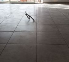 Carrelage avec prise au sol en attente pour Ilot