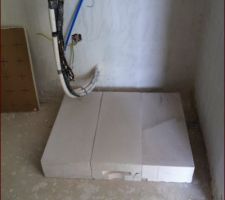 Béton cellulaire sous le chauffe eau thermodynamique