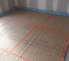 Préparation pour recevoir chape dans la chambre des parents