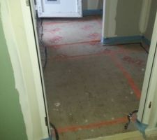 Préparation pour recevoir chape dans l'entrée et toilettes