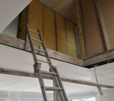 Vue sur l'etage a partir du vide sur hall