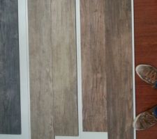 Carrelage imitation parquet du rez-de-chaussée (celui du milieu). Carrelage italien de chez SIEHR.