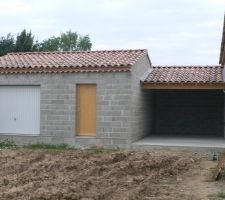 Le garage est terminé ainsi que l'abri avec sa dalle