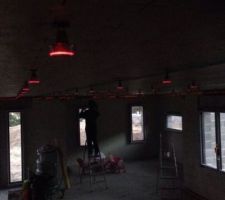 Réglage des suspente au laser pour que le plafond soir bien a  2,51 !!!!