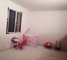 Quelques jouets amener pour occuper LÃ©na pendant qu'on travaille