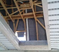 Vue sur le velux de la salle de bain du haut.