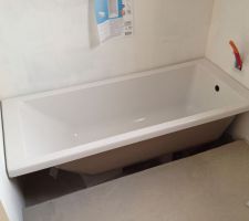 La baignoire! on attend les pieds pour faire l'habillage...