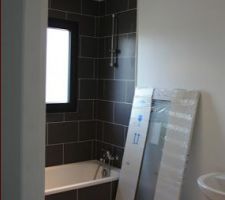 Il reste à poser l'écran de baignoire !