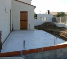 Extension de la maison c&ocirc;t&eacute; nord : future chambre   salle de bains.