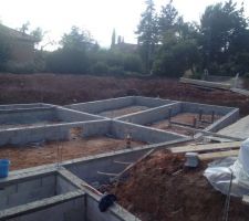 En cours avec les &eacute;vacuations des eaux.
le contact avec l'&eacute;quipe de BEF construction est vraiment tr&egrave;s bon,ils sont &agrave; l'&eacute;coute et nous sommes satisfaits de l?&eacute;volution et de la propret&eacute; du chantier.