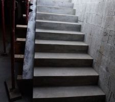 Escalier du sous-sol terminé