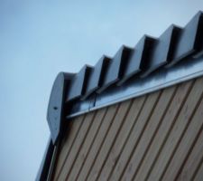 Bandes de rive en zinc fa&ccedil;ade est