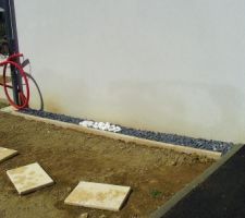 Crépi blanc petits cailloux noirs