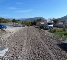 Terrassement sur le chemin d?accès à la maison