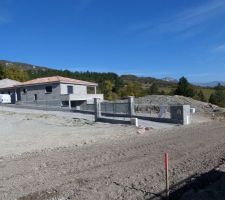 Terrassement sur le chemin d?accès à la maison