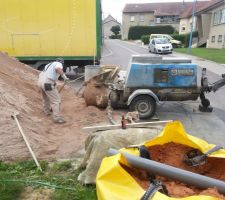 Chape tradi, r&eacute;alis&eacute;e en 2 jours pour les 3 &eacute;tages.
1 camion de sable pellet&eacute; par l'ouvrier, on n'avait jamais vu &ccedil;a BRAVO !