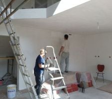 Peinture de la cuisine plafond   mur en blanc mat