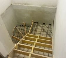 Coffrage de l'escalier, prêt à être coulé