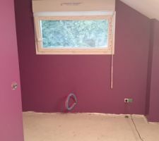 Peinture prune pour la chambre d amis