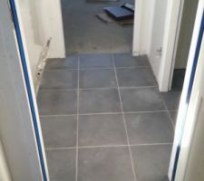 Carrelage dégagement et salle d'eau du haut