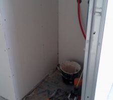 Sde du bas. cote douche