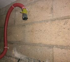 Prise pour la micro station dans le vide sanitaire