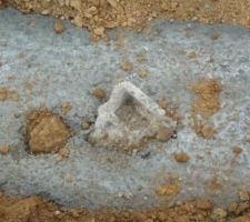 Grava tomb&eacute; dans les fondations