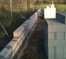 Montage des murs de clôture du lotissement - Photo du jeudi 30/10/14