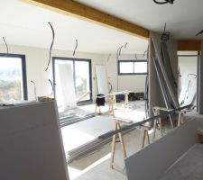Salle d/ salon  et cuisine au fond