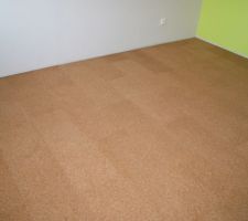 Sol en liège (pose flottante,à clipser) coloris naturel motif 'compact' avec huilage huile dure naturelle Lasural incolore satin.