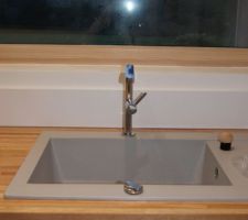 évier et son robinet