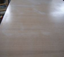 Porte de chambre en cours de huilage