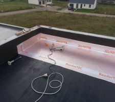 Pose du premier l&eacute; de pare vapeur, &agrave; la roulette et au pistolet &agrave; air chaud