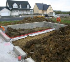 Le passage des gaines entre Aérotherm et la machine dans la maison est terminé