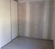 Chambre enfant avec placard