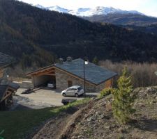 Le 8 novembre: le meteo est encore avec nous pour fermer la mezzanine au dessus de l'abri voitures, nettoyer et ranger les abords avant l'arrivée de l'hiver! Merci dame nature!